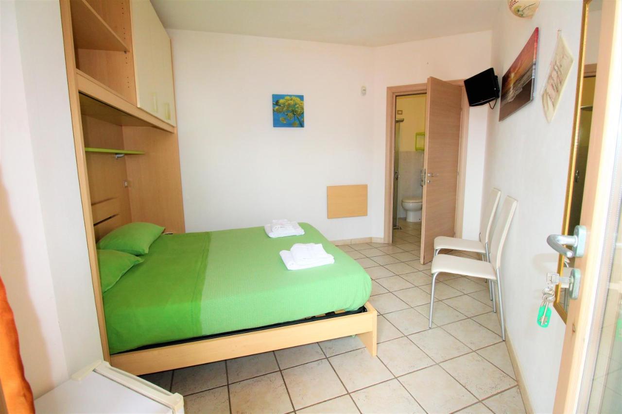 B&B Scoglio Di Pirro Climatizzato A 150 M Dalle Spiagge Salentine ตอร์เร ซาน จิโอวานนิ อูเจนโต ภายนอก รูปภาพ
